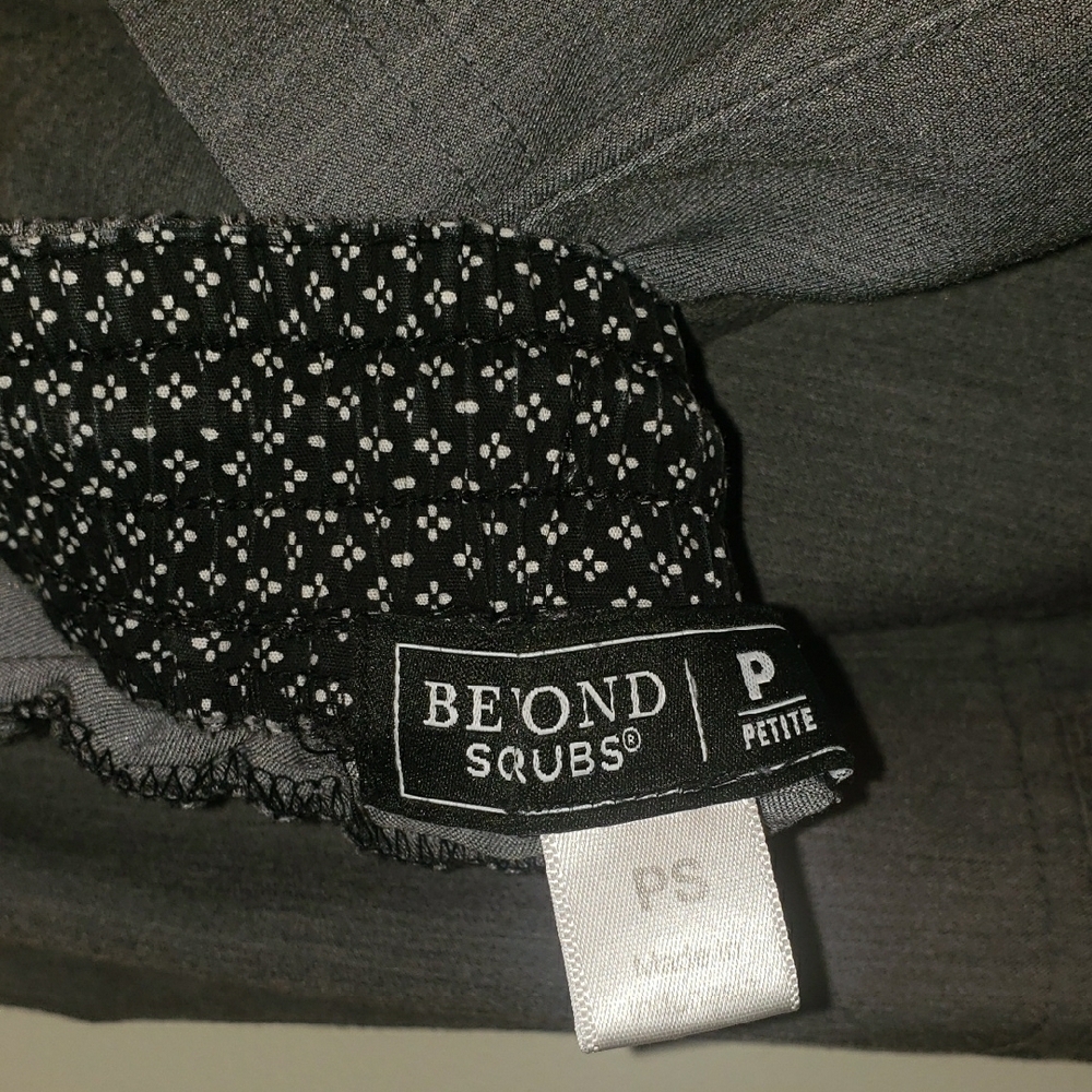 Beyond Scrubs Cargo Joggers Size S - Picture 3 of 5